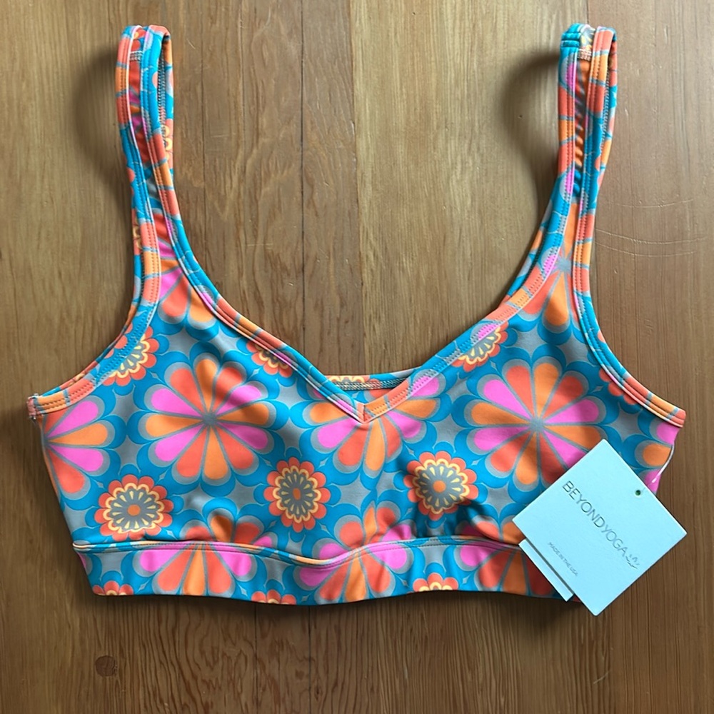 Flower Tile Bra, NWT, size medium, perfect condition